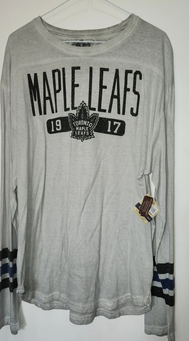 Toronto maple leaf's. NWT SMOKE  & PET FREE