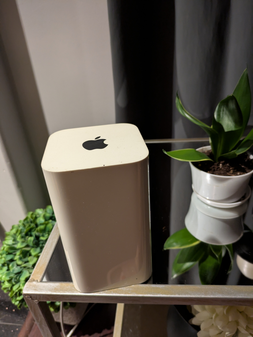 Apple Airport Extreme A1408 5-Port Gigabit Wireless N Router