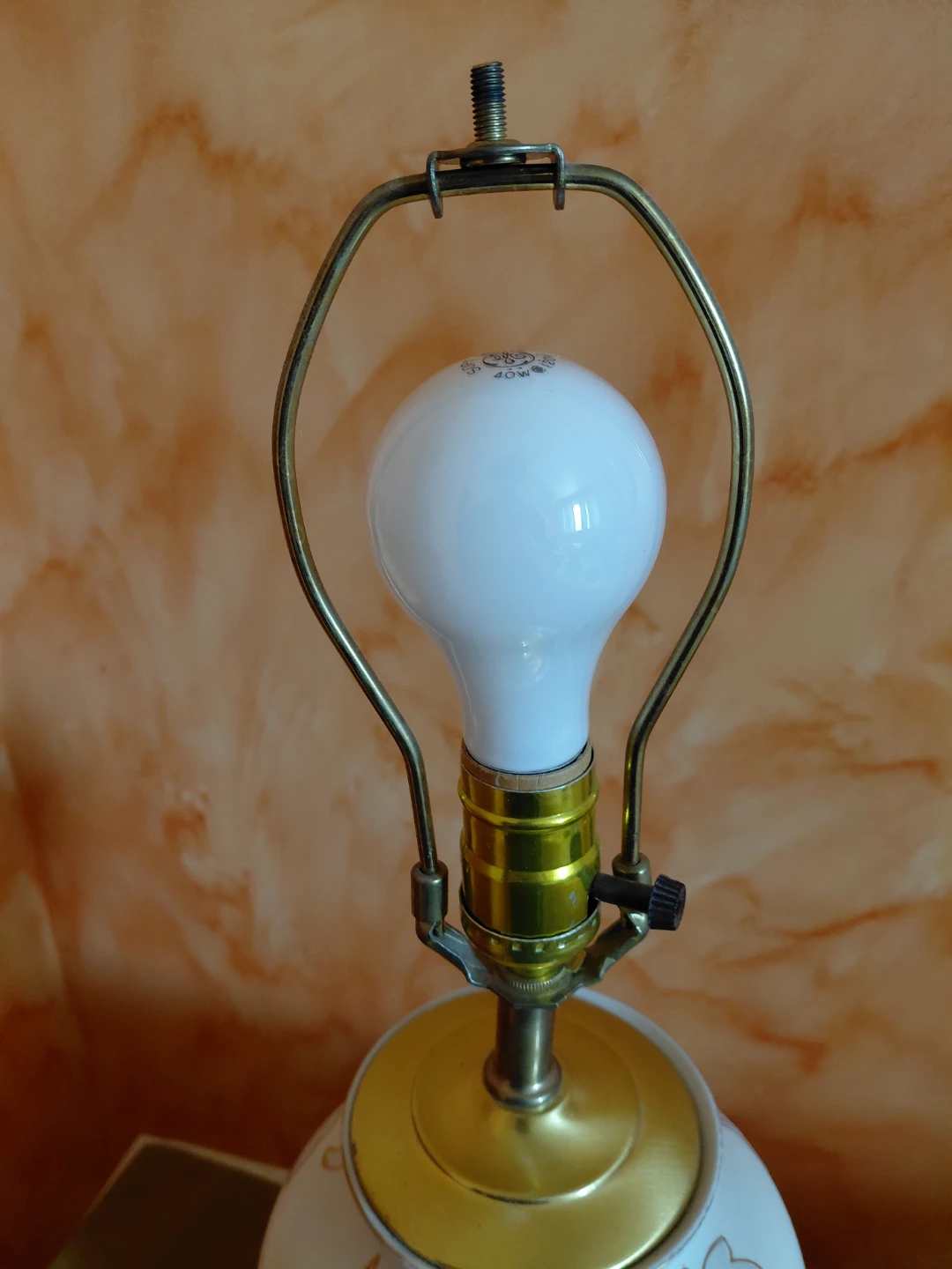 Decorative Table Lamp with Leaf Design - photo 3