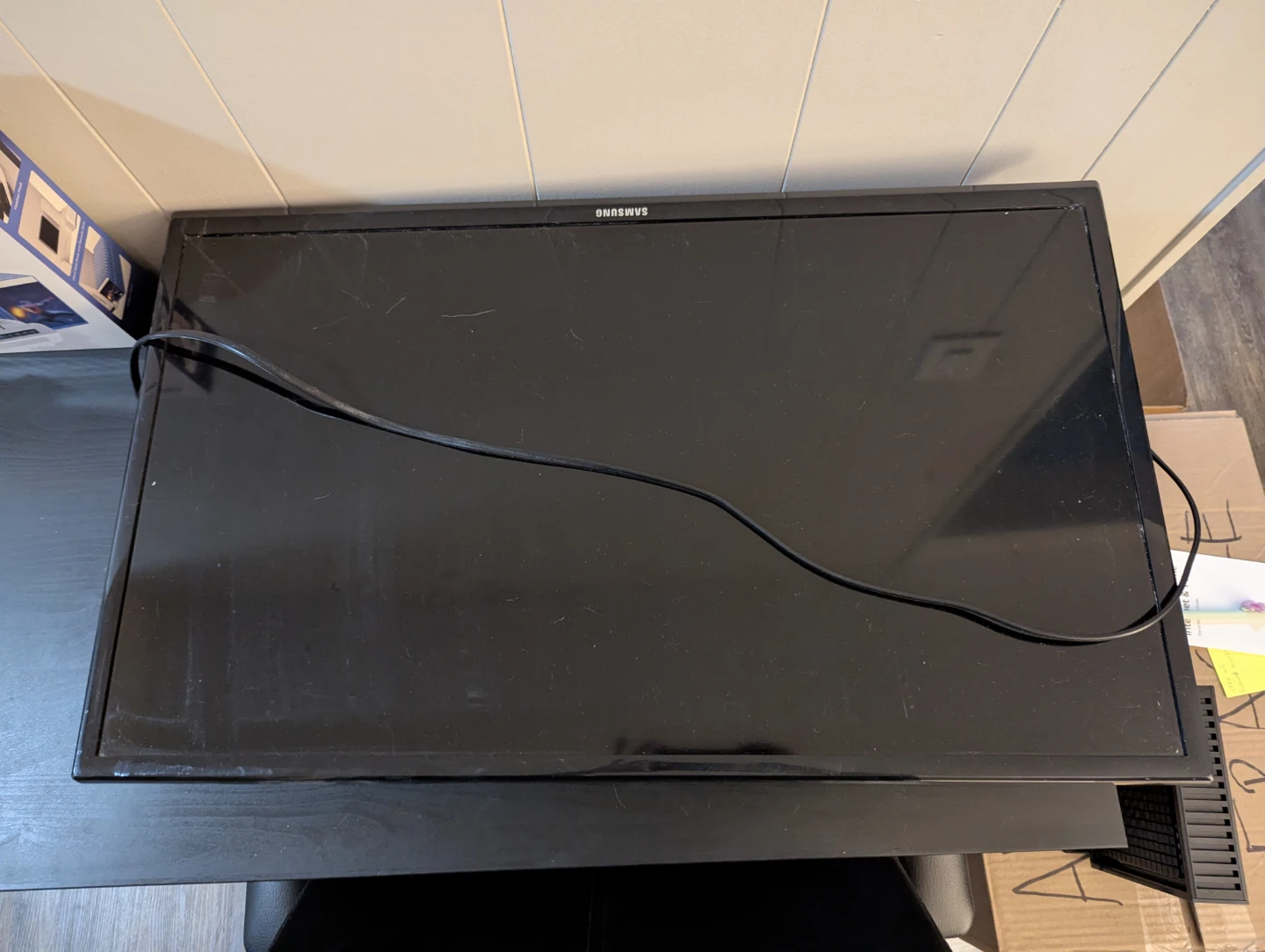 29" Samsung TV & 18" Wall Mount