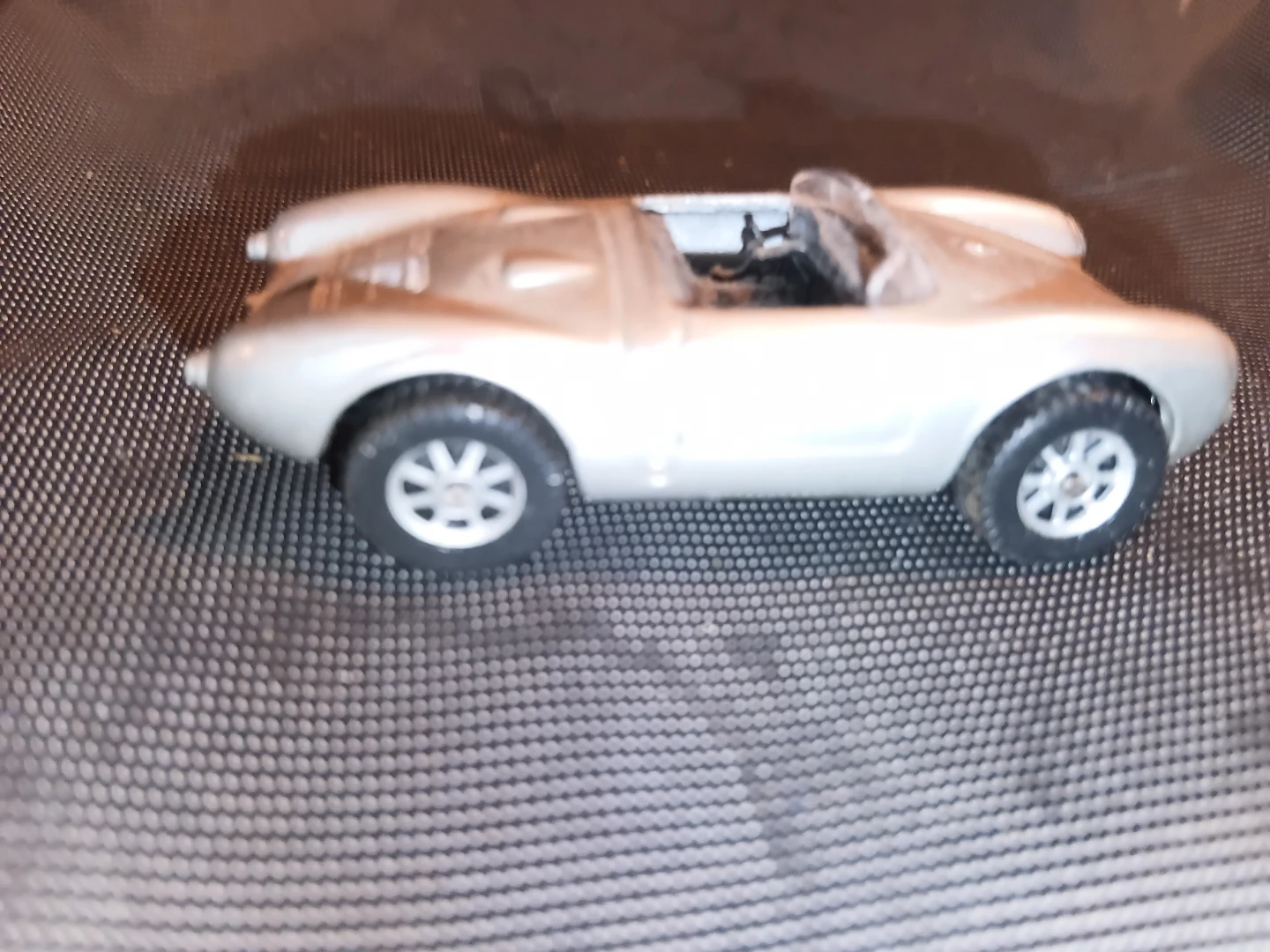 Maisto Silver Die-Cast Sports Car Toy