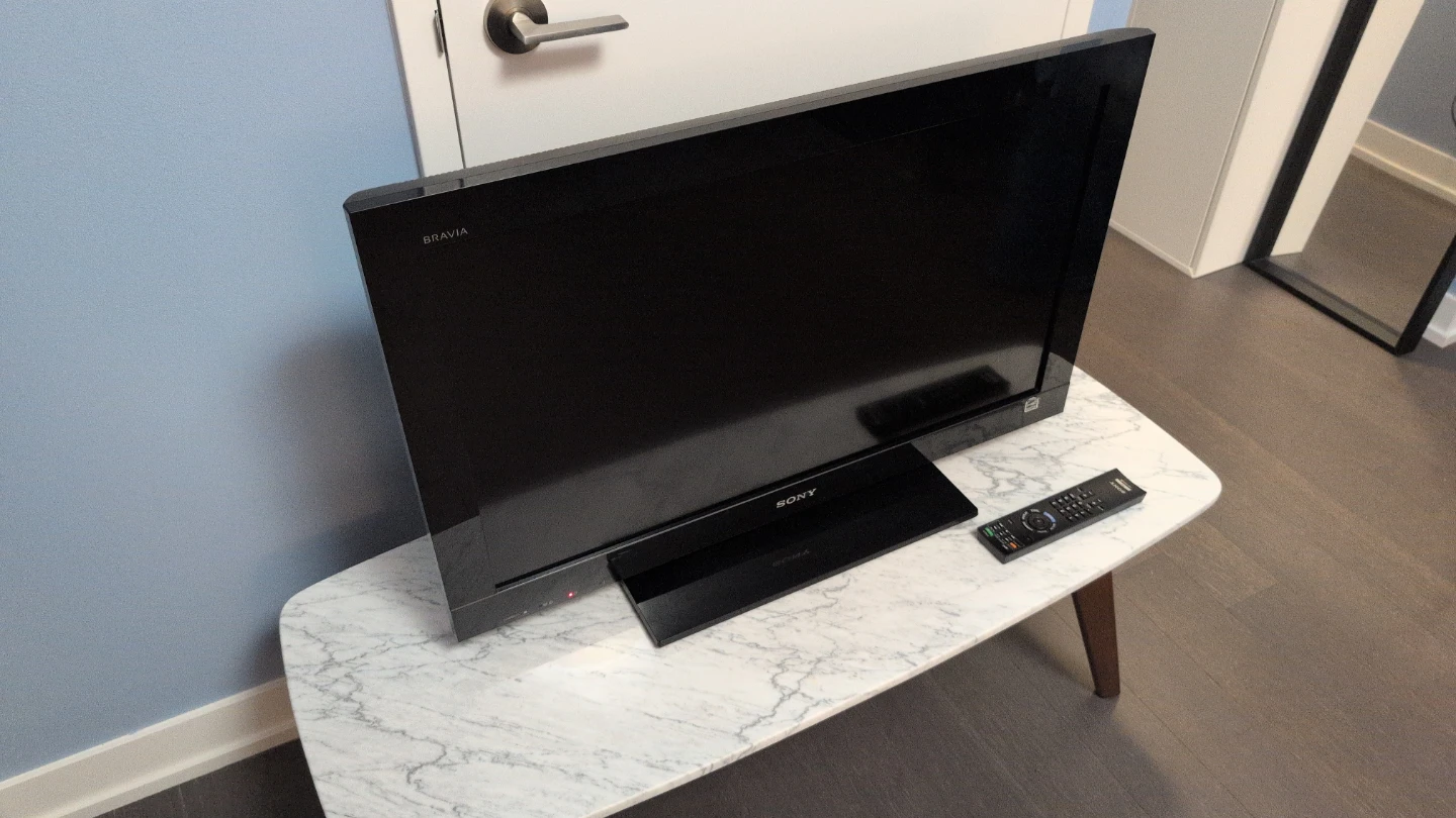 Sony BRAVIA KDL-32BX300 LCD TV with Remote 🏆