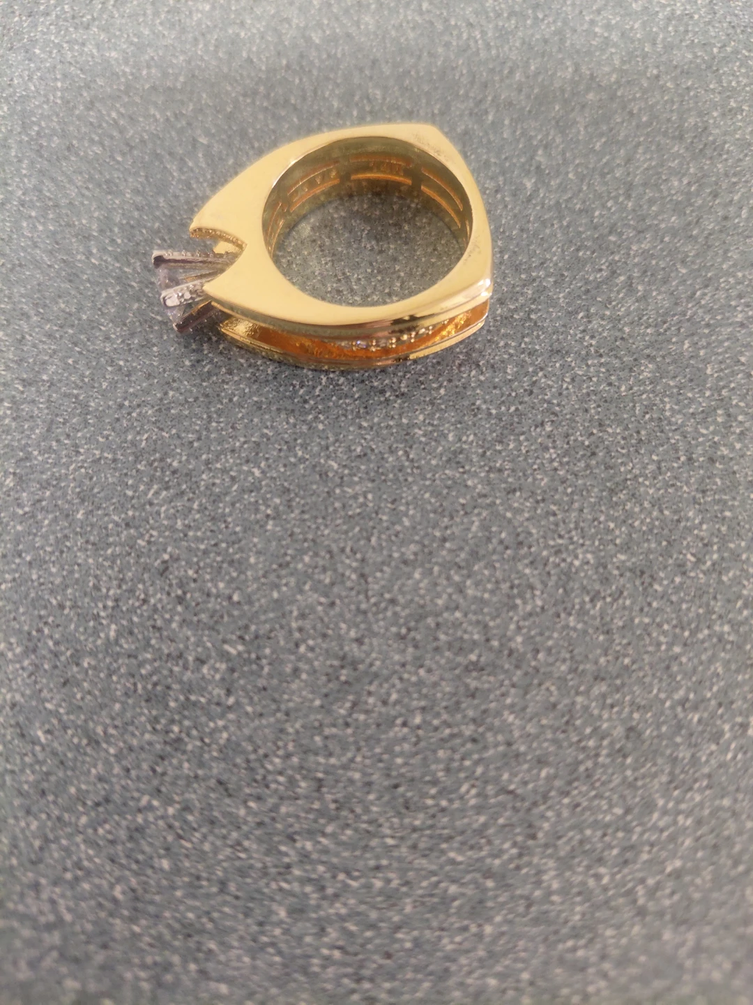 Gold diamond ring