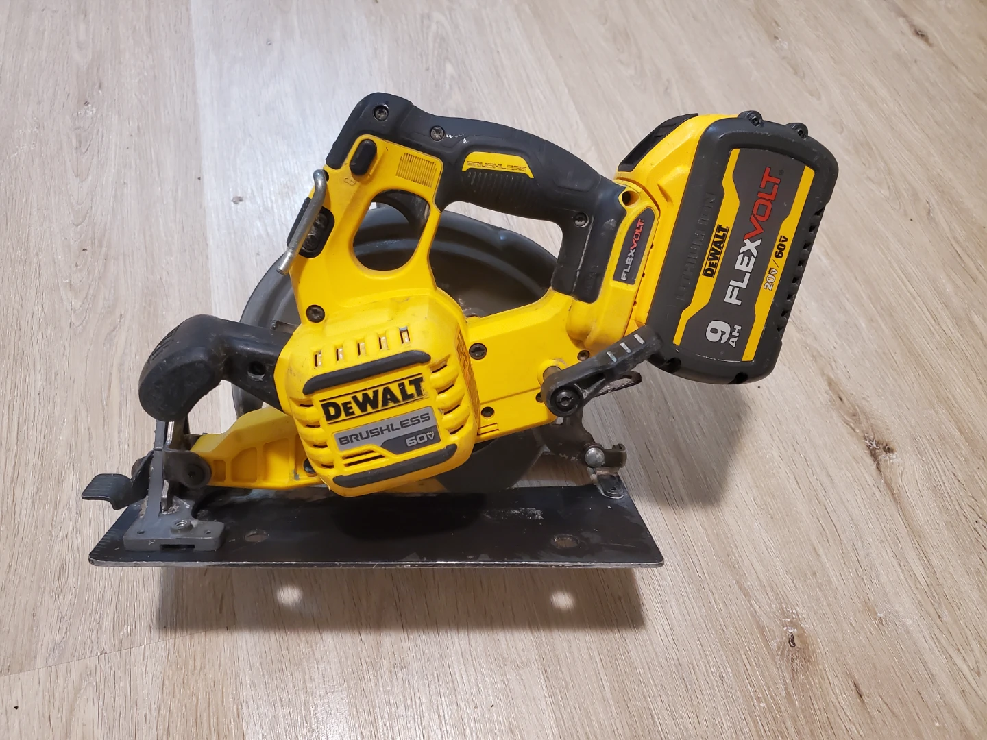 DEWALT FLEXVOLT 60V MAX Cordless Circular Saw
