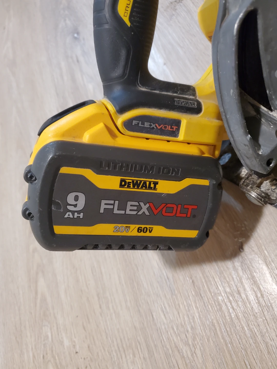 DEWALT FLEXVOLT 60V MAX Cordless Circular Saw - photo 2