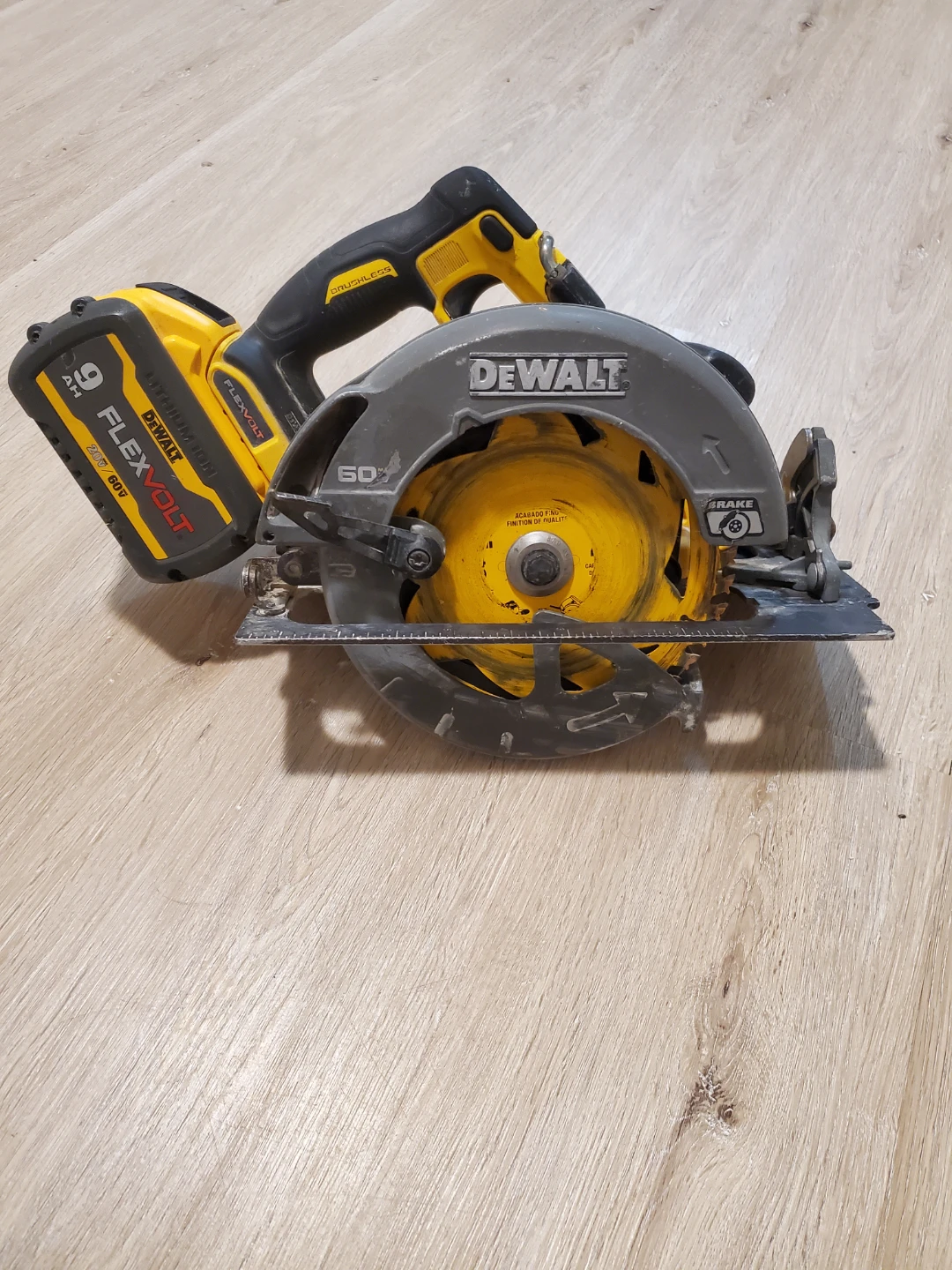 DEWALT FLEXVOLT 60V MAX Cordless Circular Saw - photo 3