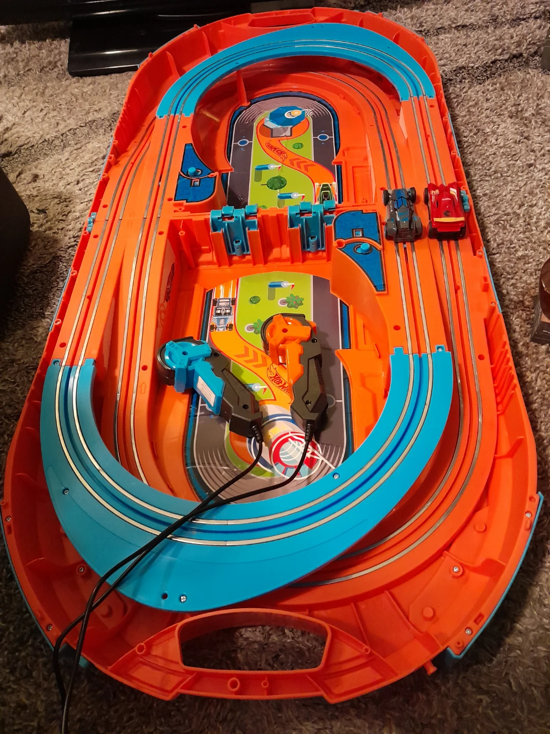 Hot Wheels Slot Car Race Track Set with 2 slot Cars - photo 2