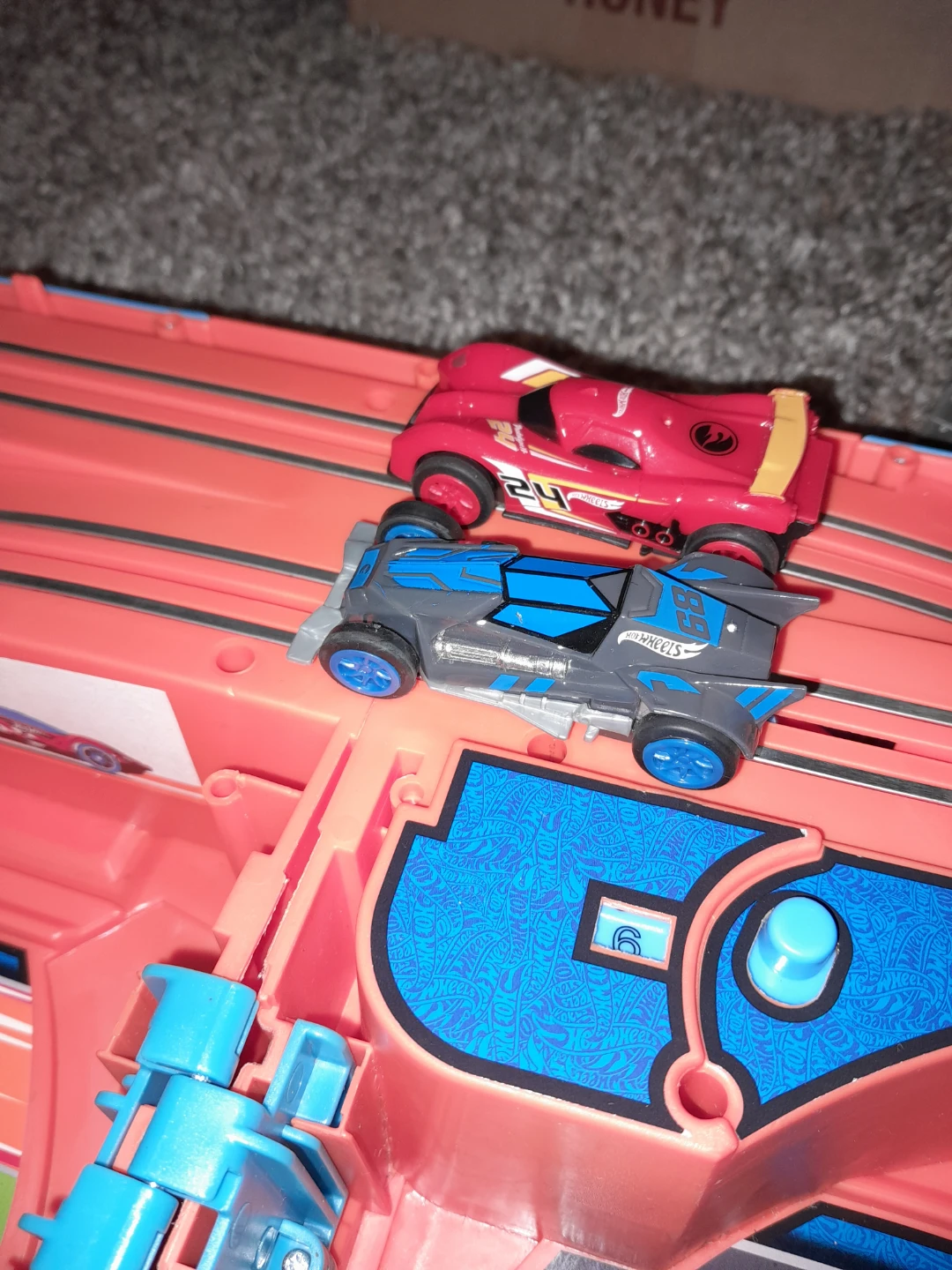 Hot Wheels Slot Car Race Track Set with 2 slot Cars - photo 5