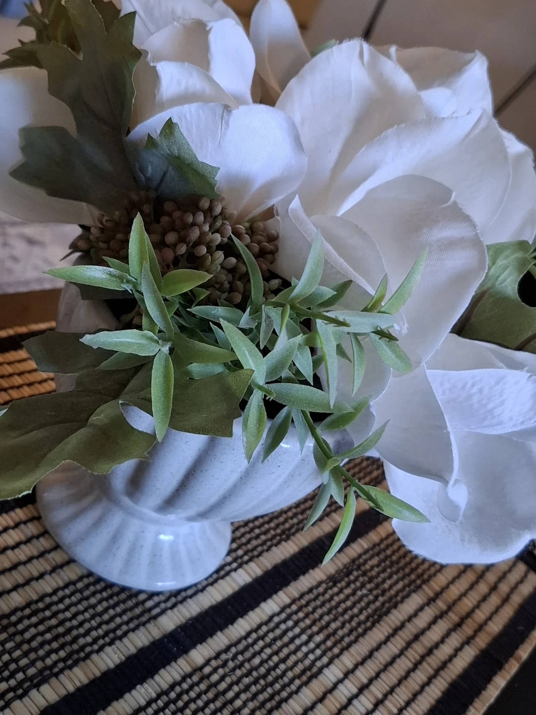 White Magnolia  in Urn Vase - photo 4