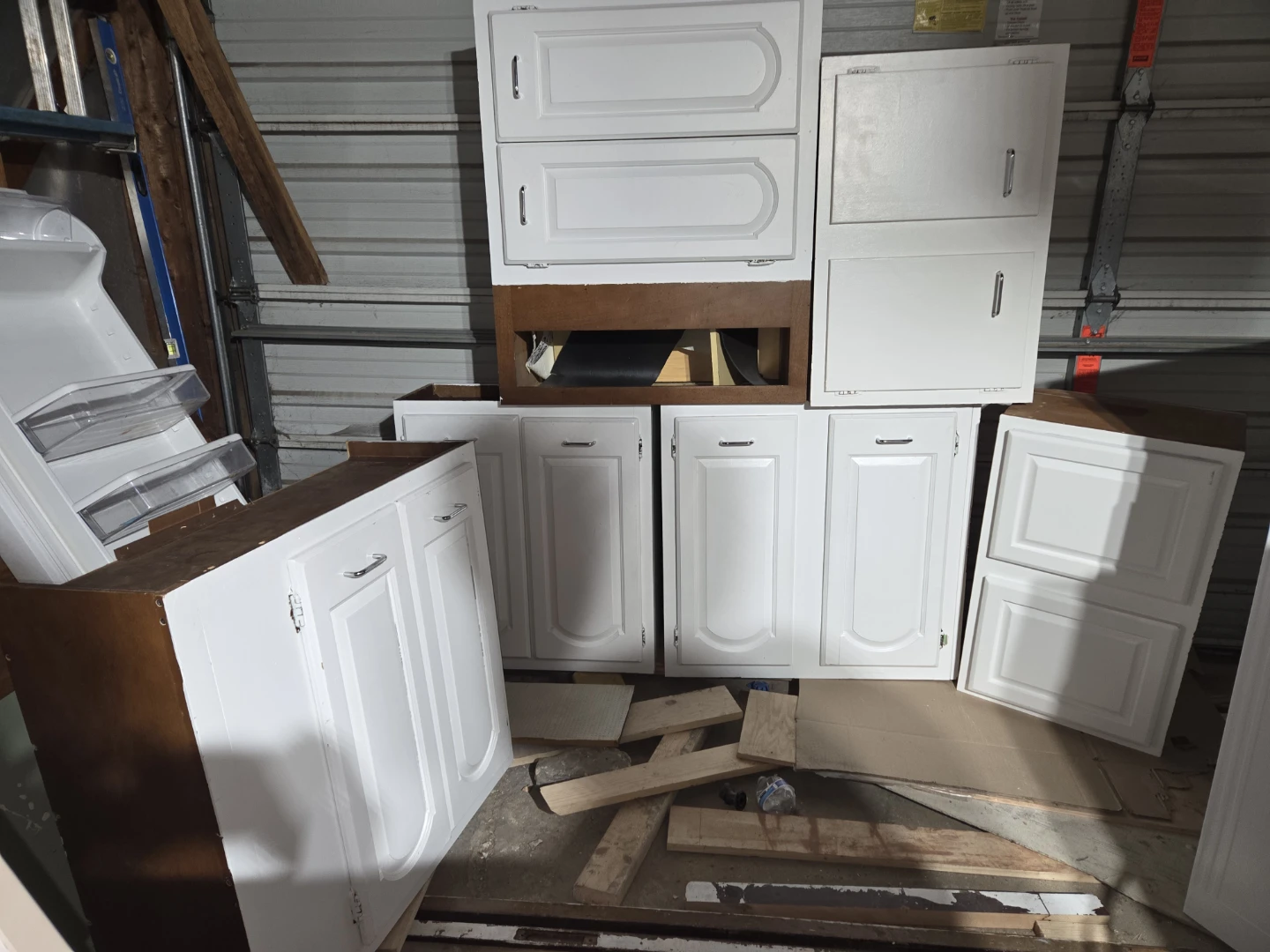 White Kitchen Cabinets - photo 2