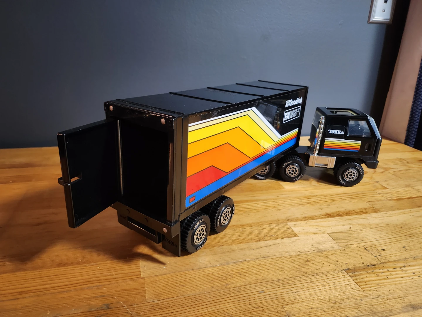 Vintage Tonka BFGoodrich Semi Truck and Trailer - photo 3