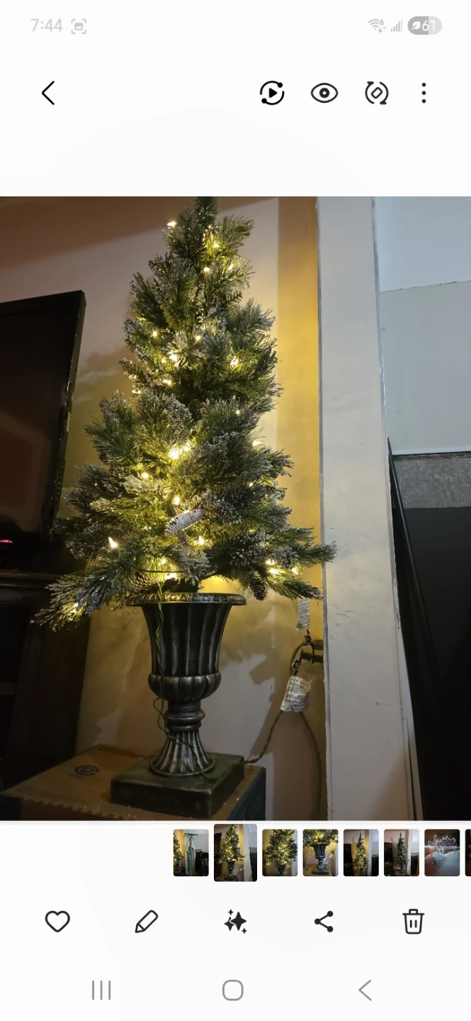 Pre-lit Artificial Christmas Tree with Snowy Branches - photo 5