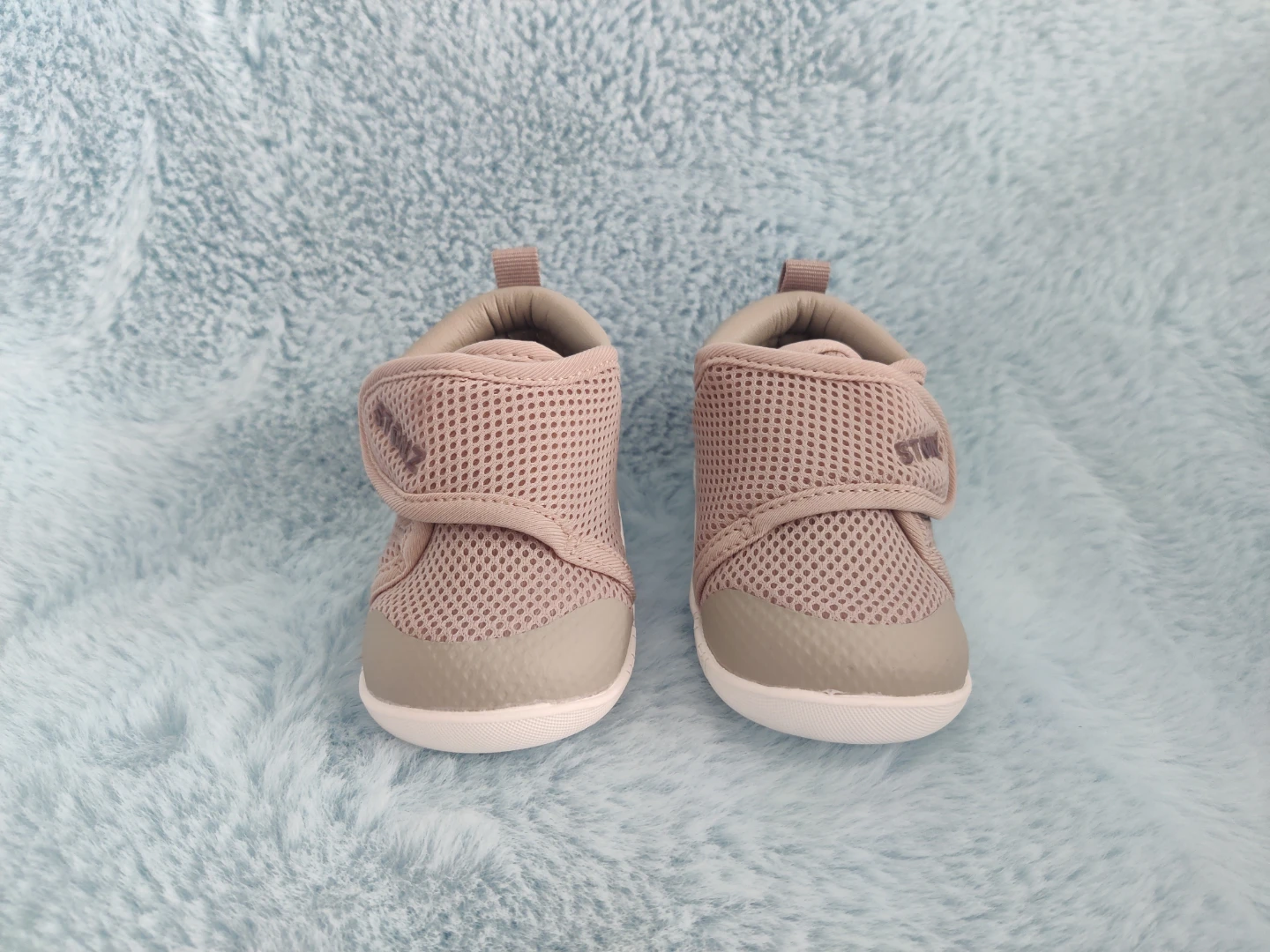Stonz baby Shoes Size 4