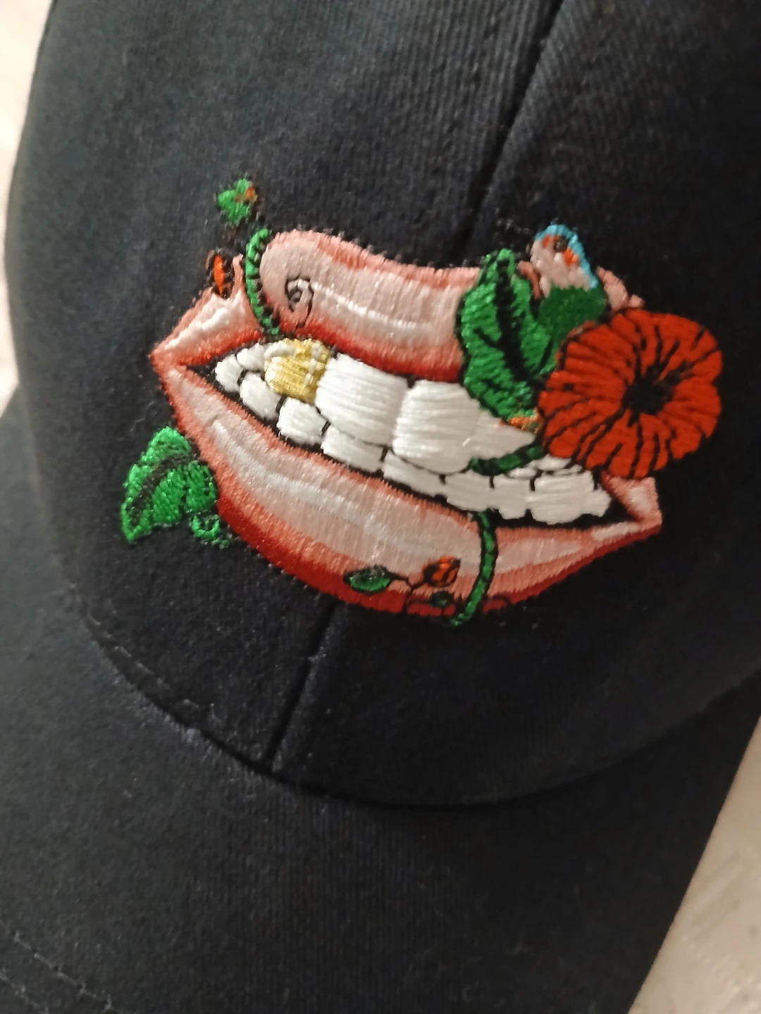 Sprayground black cap with with a embroidered l - photo 2