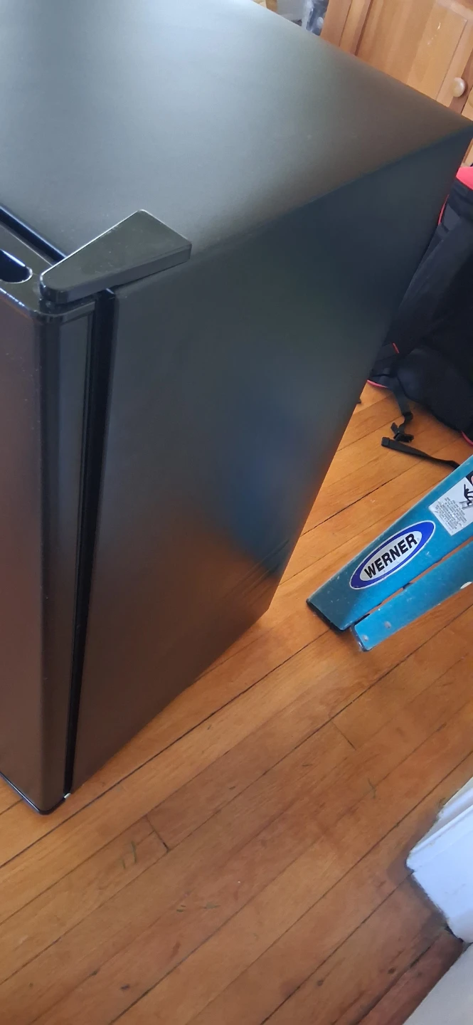 Whirlpool Compact Refrigerator - photo 2