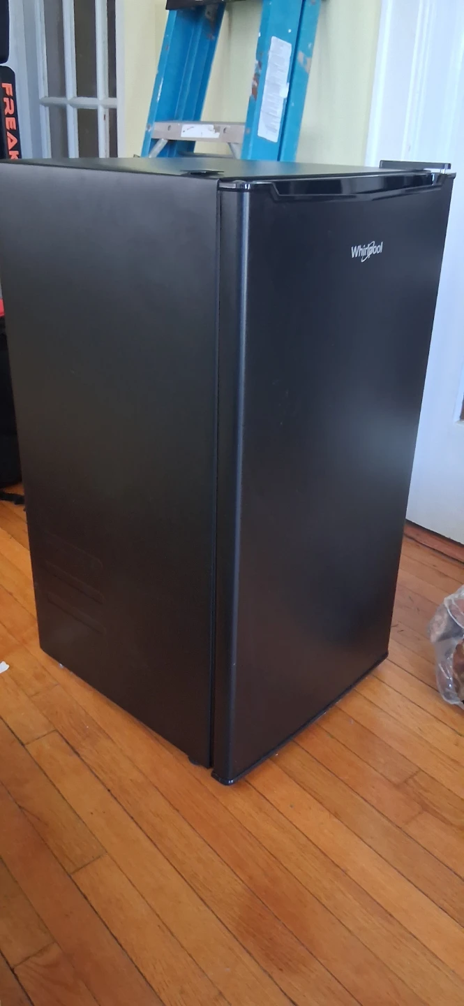 Whirlpool Compact Refrigerator - photo 3