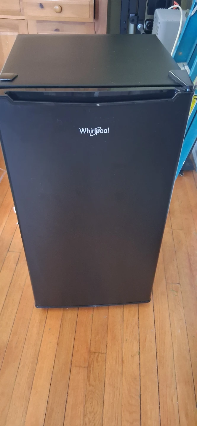 Whirlpool Compact Refrigerator - photo 4