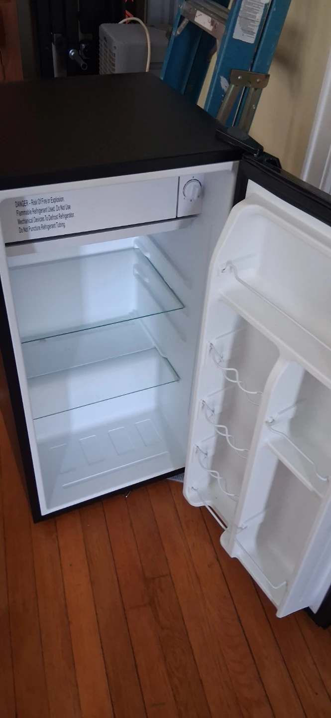 Whirlpool Compact Refrigerator - photo 5