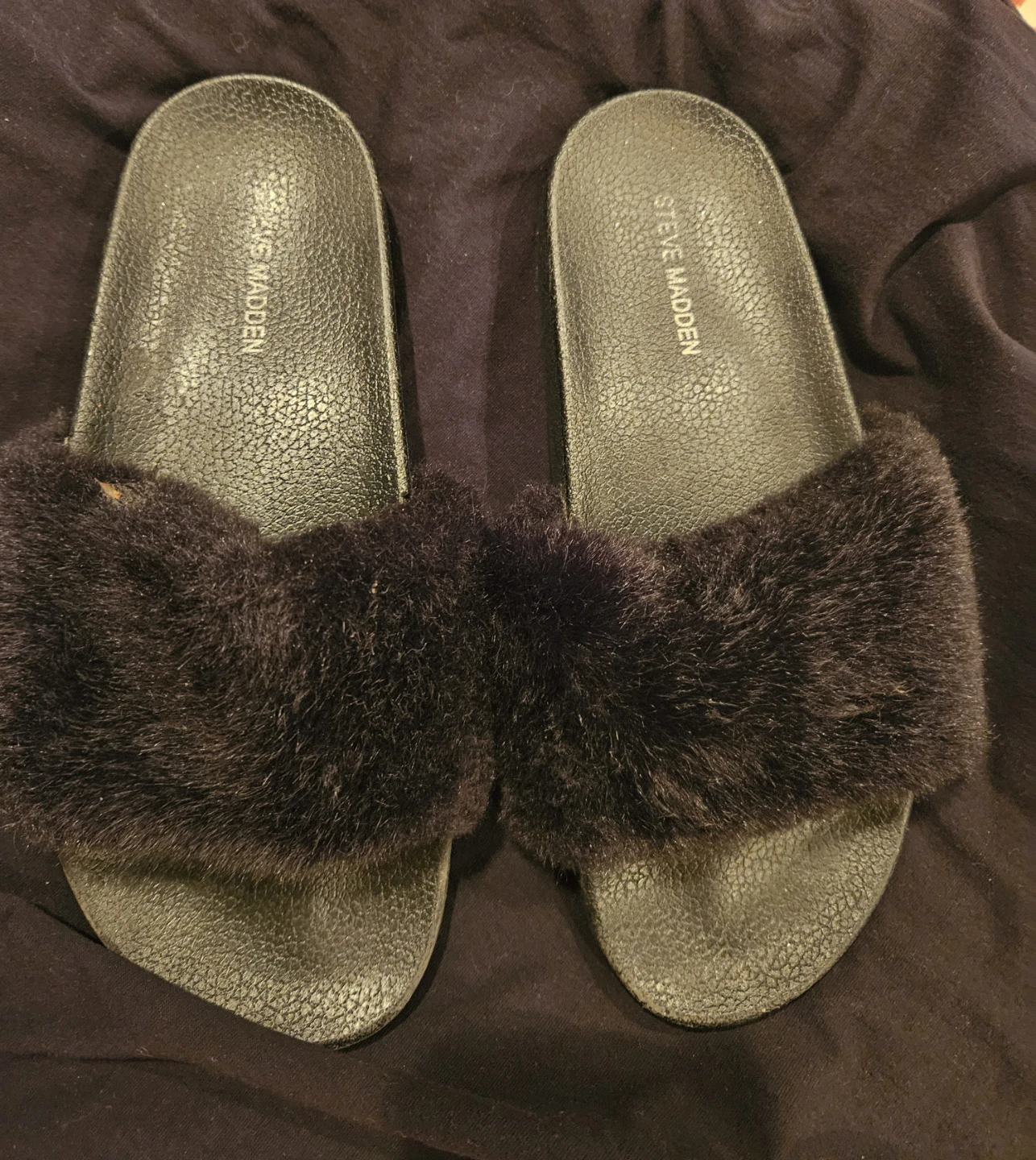 Steve Madden Furry Slides - Size 8