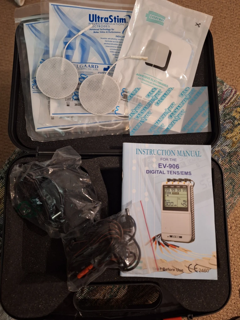 🥕READ DESCRIPTION PLEASE! TENS/EMS Electrodes & case only