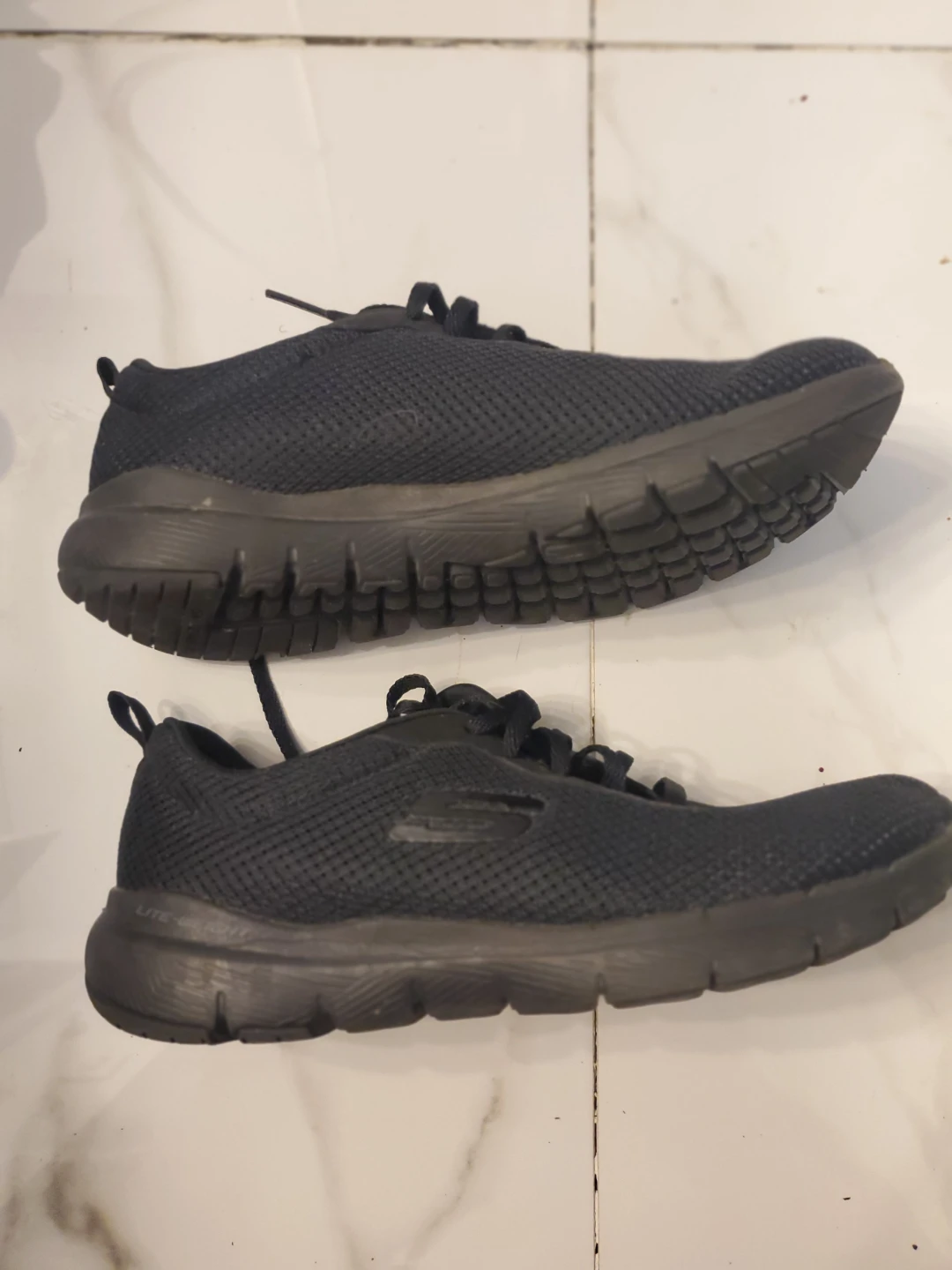 Women Sketchers Shoes Size 7 - photo 4
