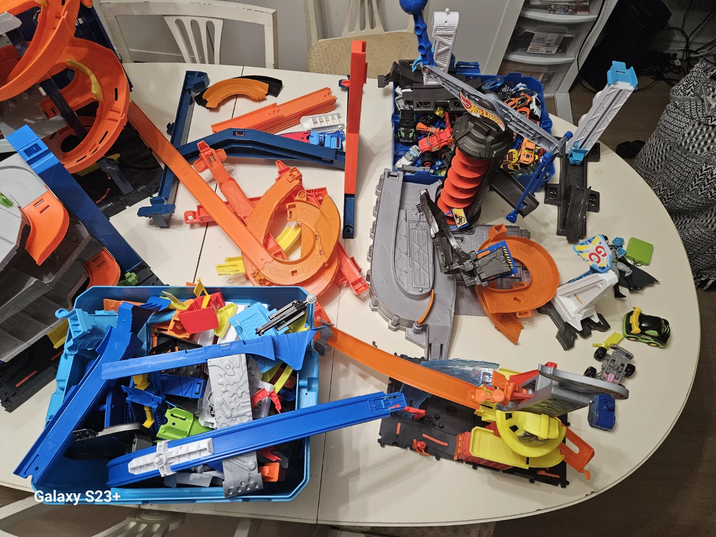 Hot Wheels Ultimate Garage Playset with Cars