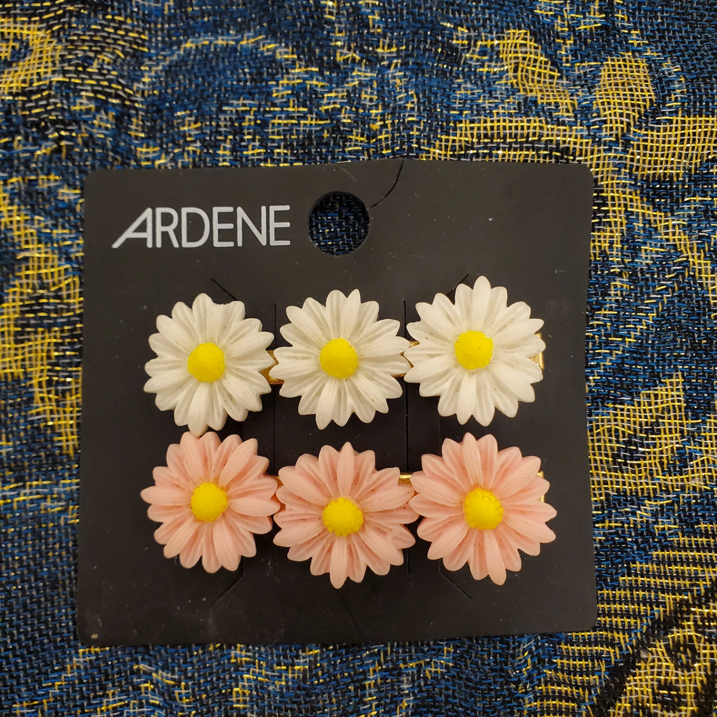 Free Ardene Daisy Hair Clips