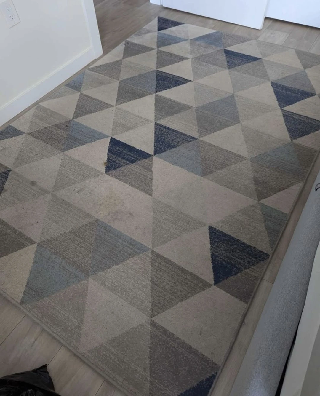 Modern blue geometric rug