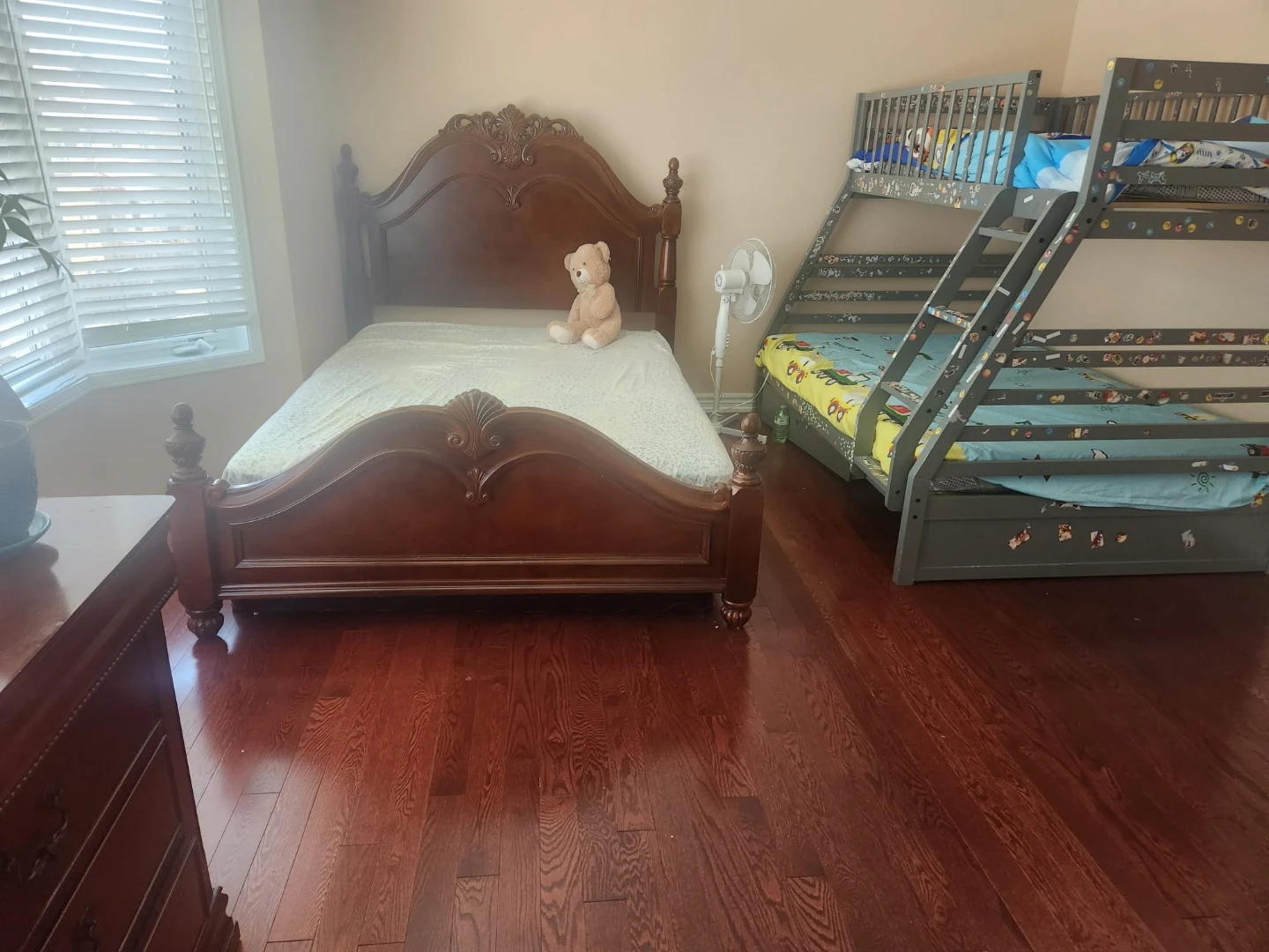 Master bedroom with private ensuite washroom - photo 2