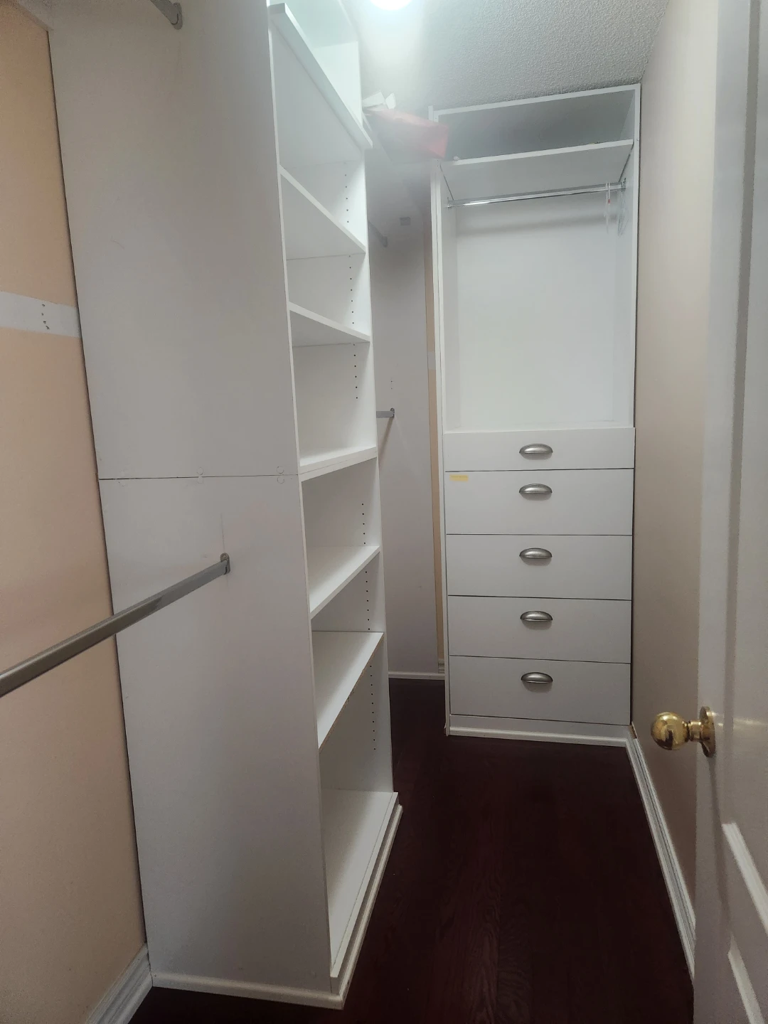 Master bedroom with private ensuite washroom - photo 4