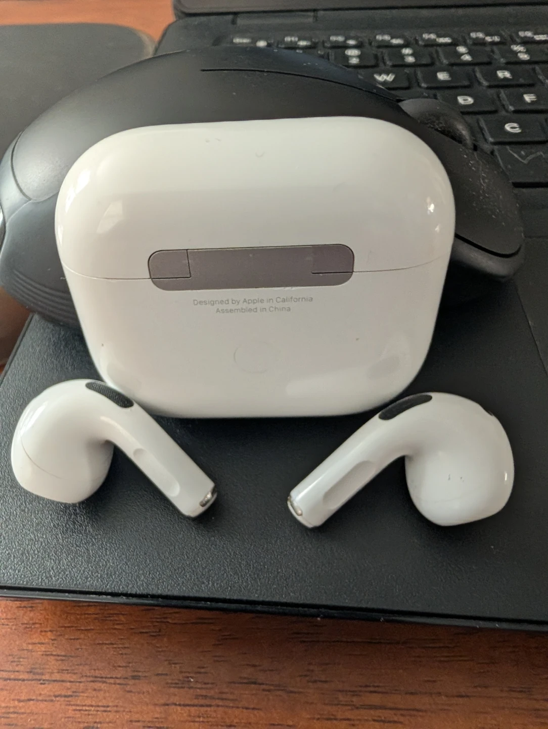 Apple AirPods Pro (2nd Gen) - photo 3