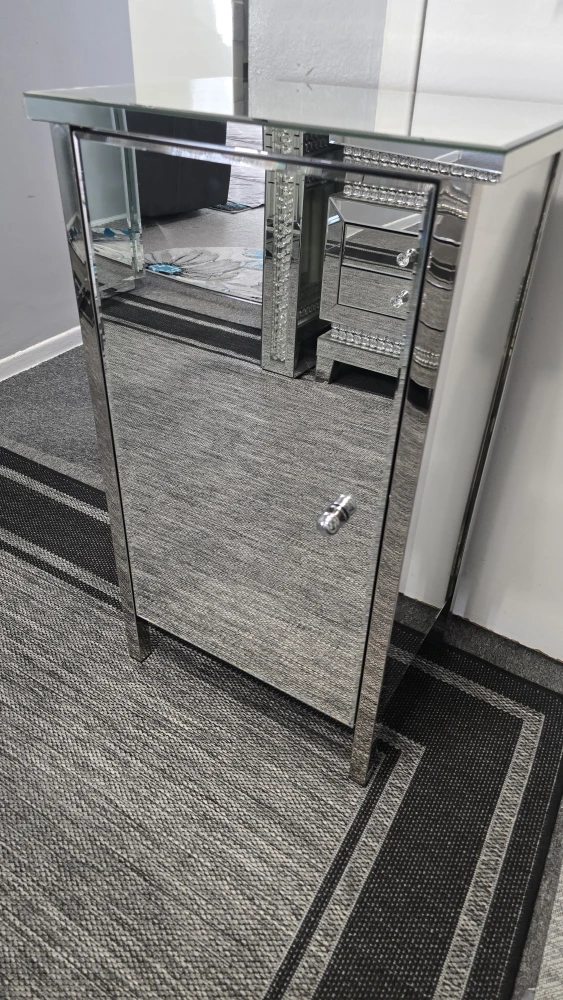 Mirrored Cabinet with Crystal Handle - photo 3