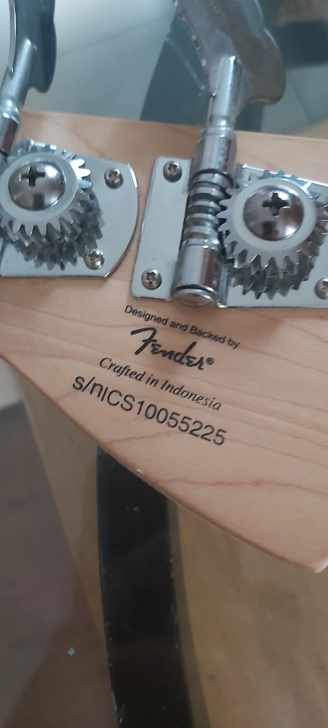 Squier by Fender Jazz Bass Guitar - photo 3