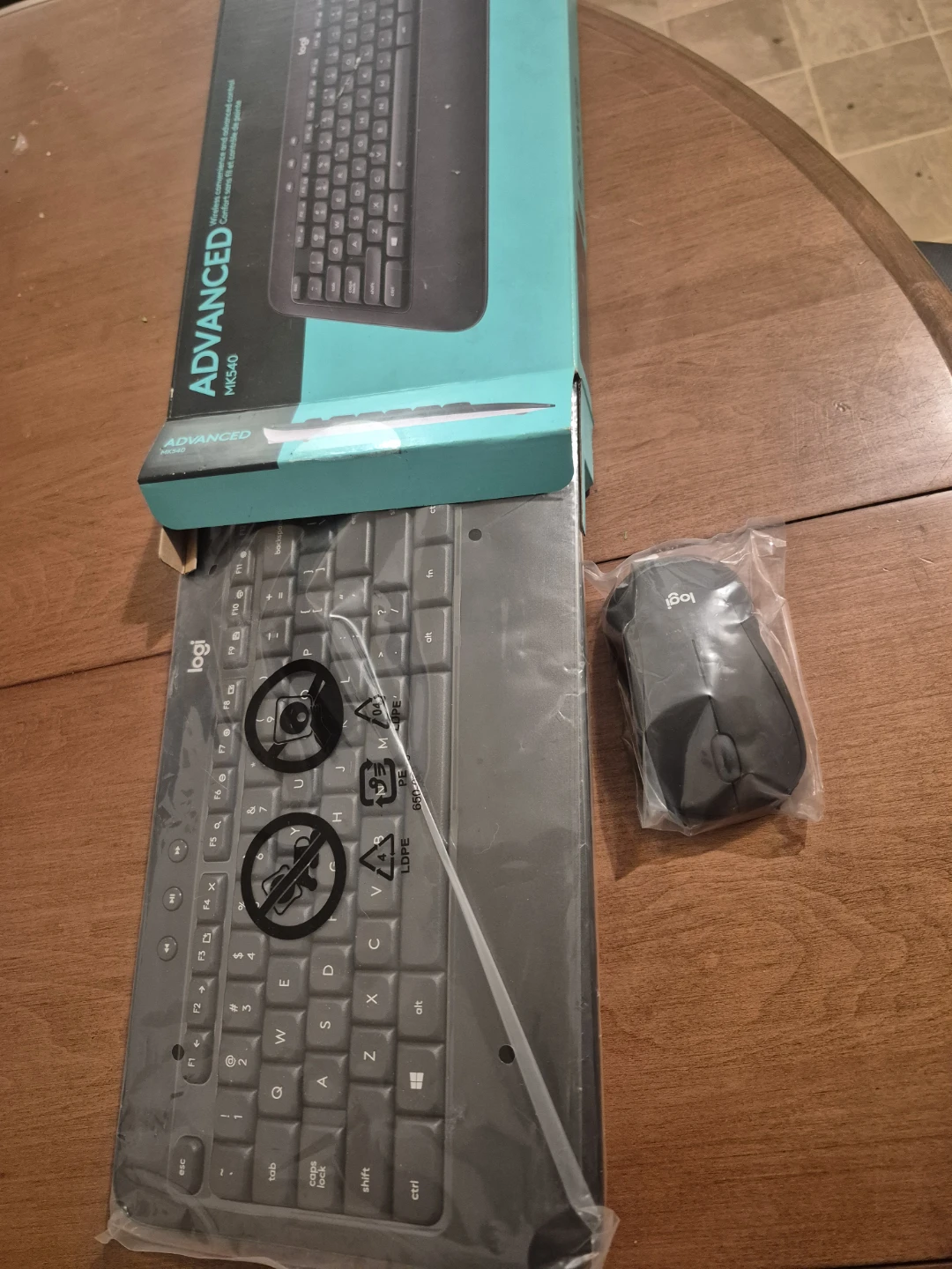 Logitech Advanced MK540 Wireless Keyboard and Mouse Combo - photo 2