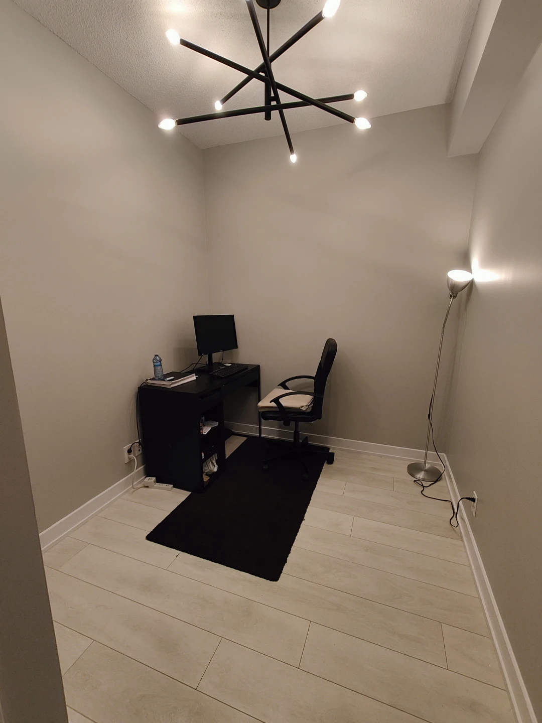 Black Ergonomic Office Chair with Armrests - photo 3