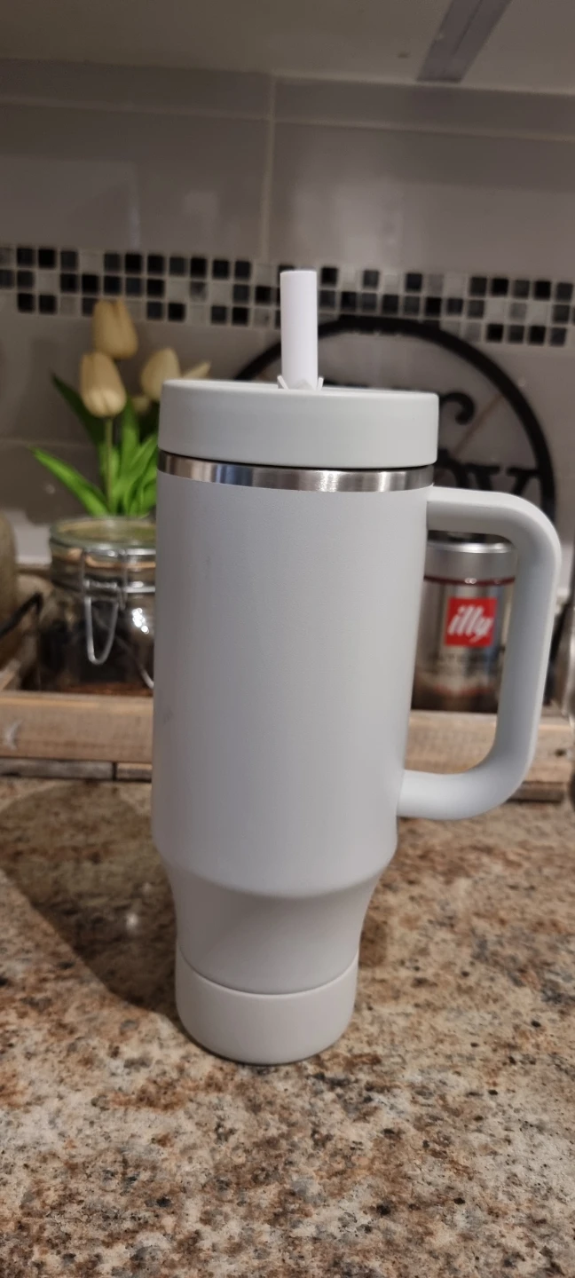 White Tumbler with Handle and Straw🧡