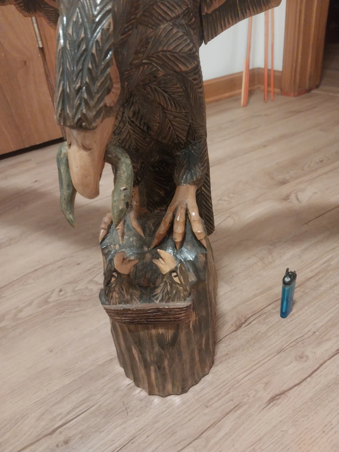 Wooden Eagle Carving Sculpture feeding 2 baby eagles - photo 2