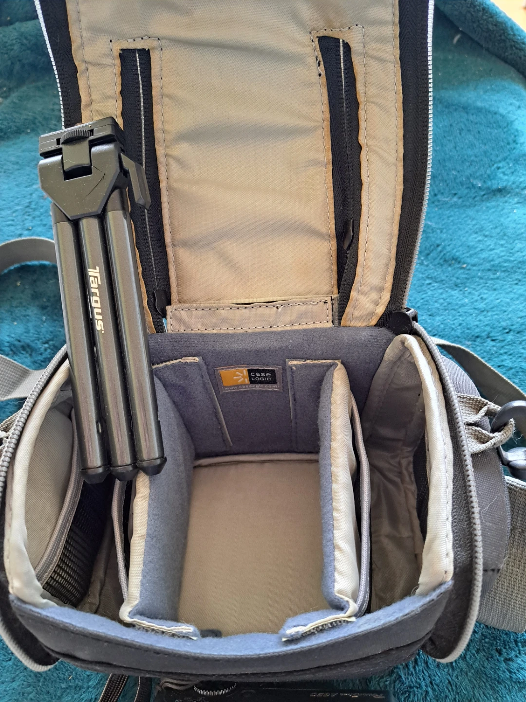 Canon PowerShot A650 IS Digital Camera with Case Logic Bag - photo 2