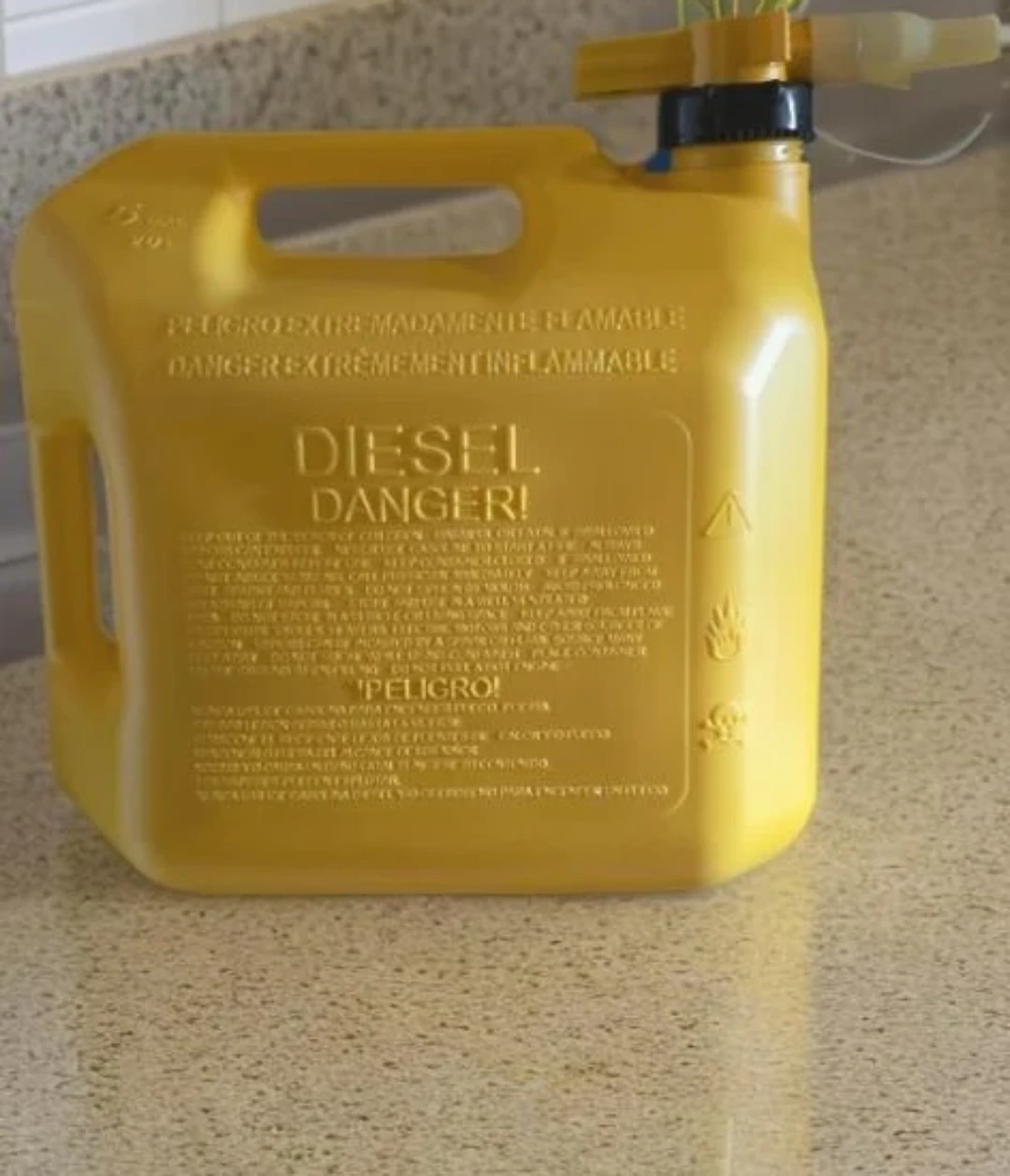 NO-SPILL 5 Gallon Gas & Diesel Can
