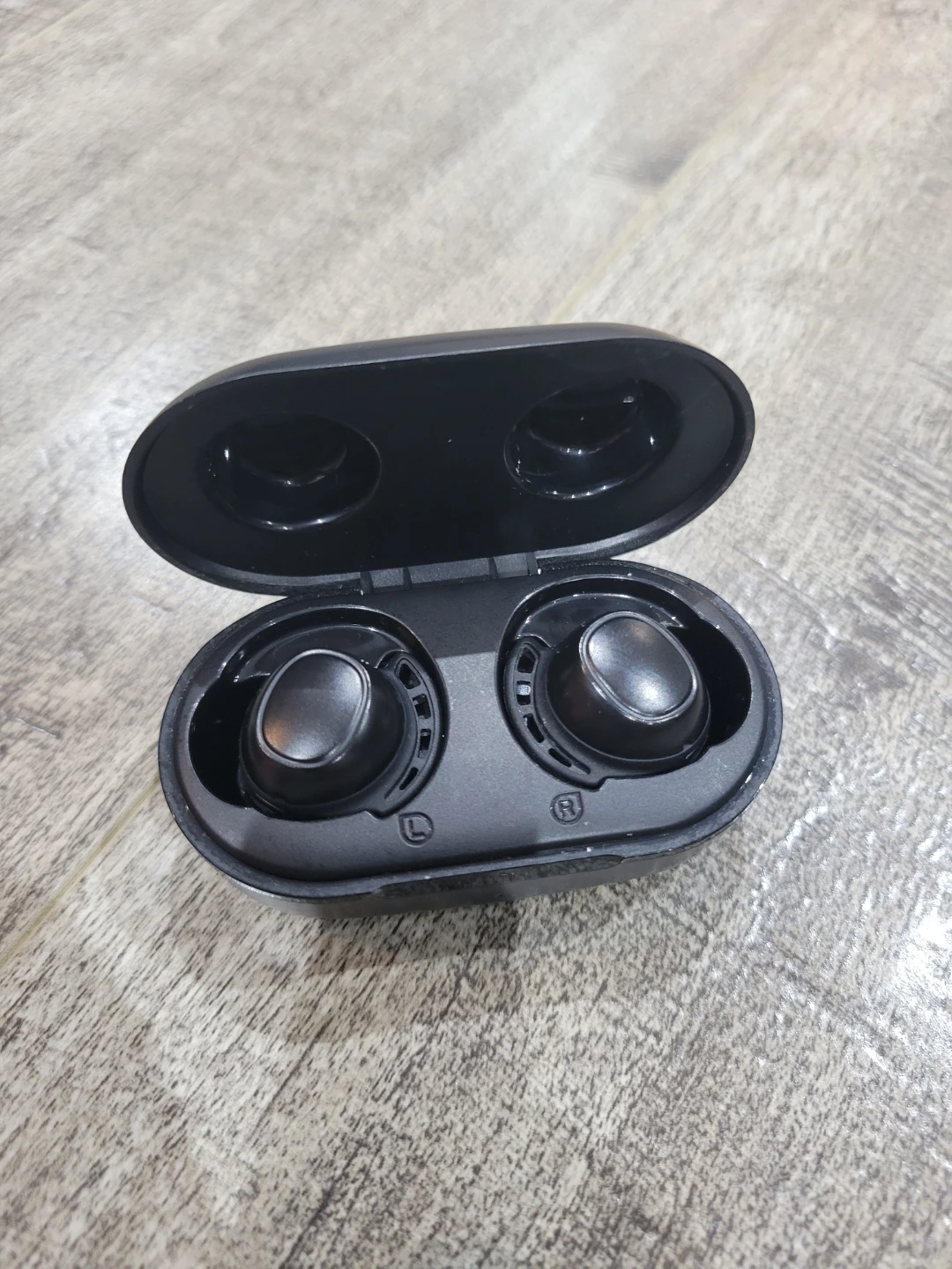 Mpow Wireless Earbuds with Charging Case and Accessories - photo 2