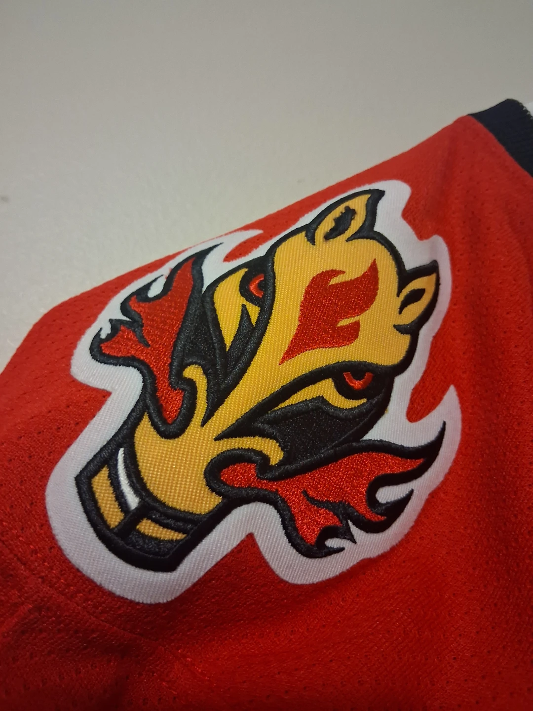 Calgary Flames CCM Hockey Jersey - Size Medium - photo 3