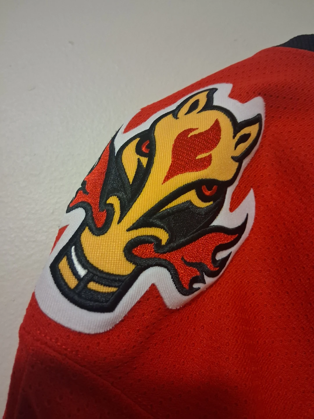 Calgary Flames CCM Hockey Jersey - Size Medium - photo 5