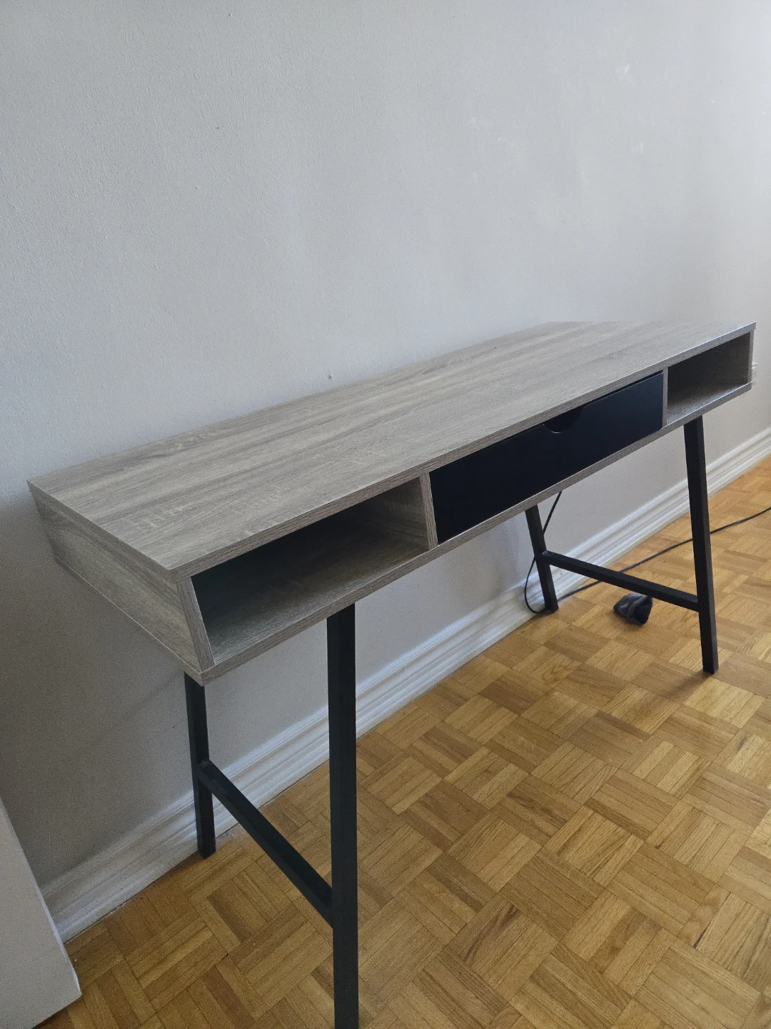 Modern Wood Grain Desk with Black Legs - photo 3