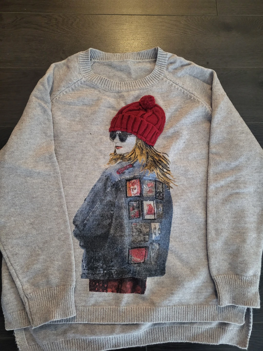 Grey knit sweater with embroidered graphic K-fashion