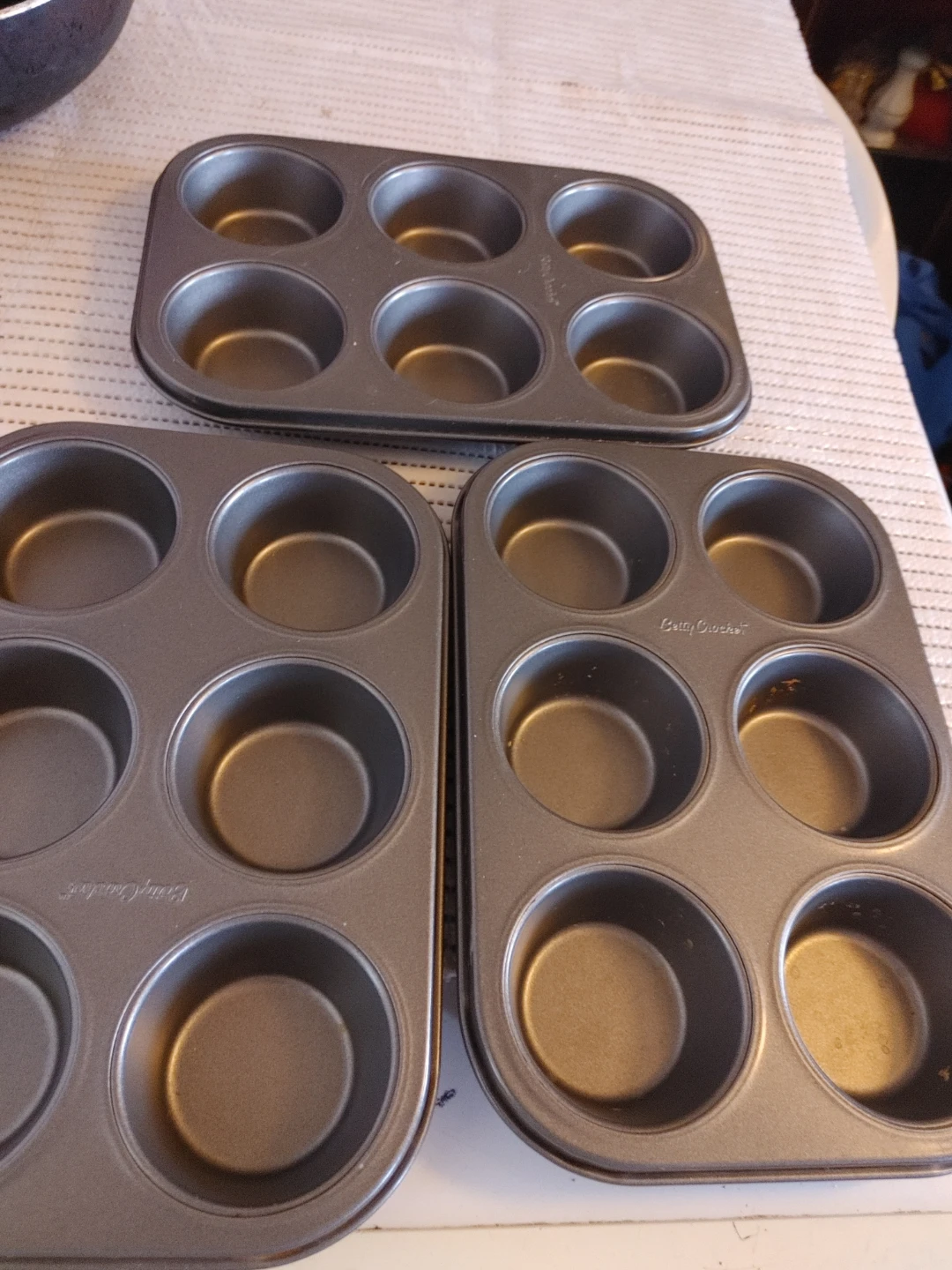 Betty Crocker 6-Cup Muffin Pan - photo 3