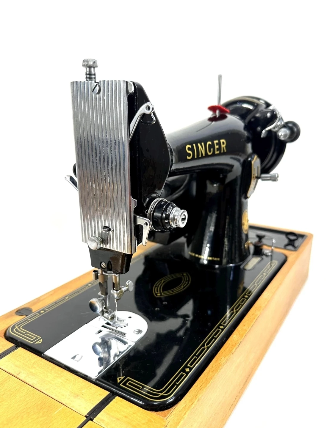 ❤️Vintage Singer 99 Sewing Machine in Cabinet w/ Light & Pedal - photo 2