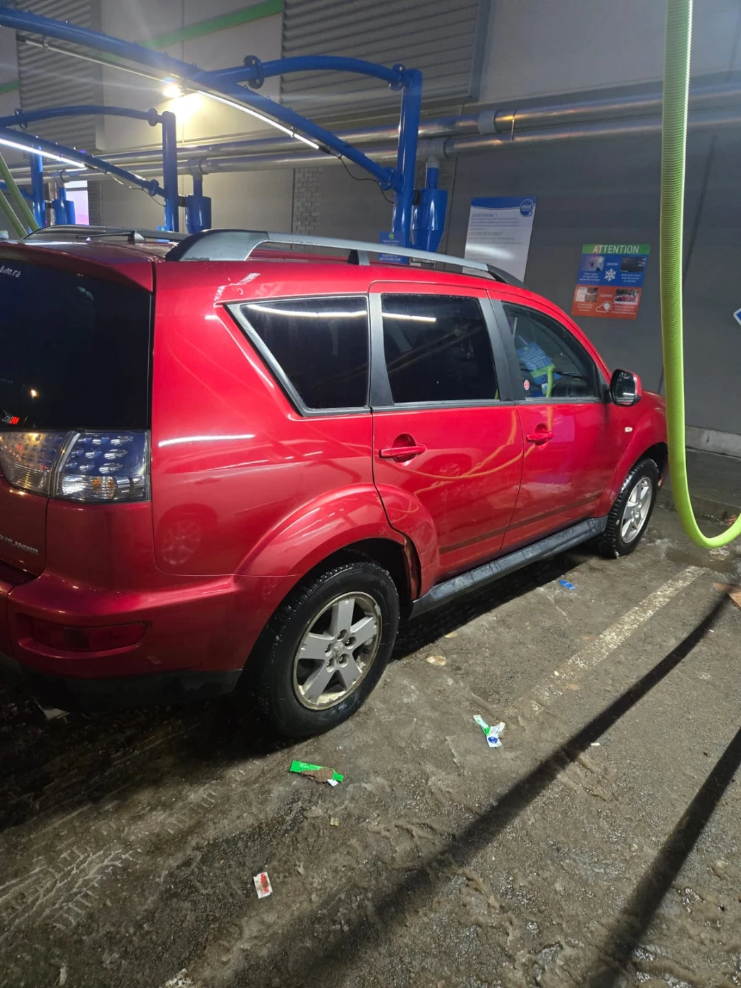 Red Mitsubishi Outlander