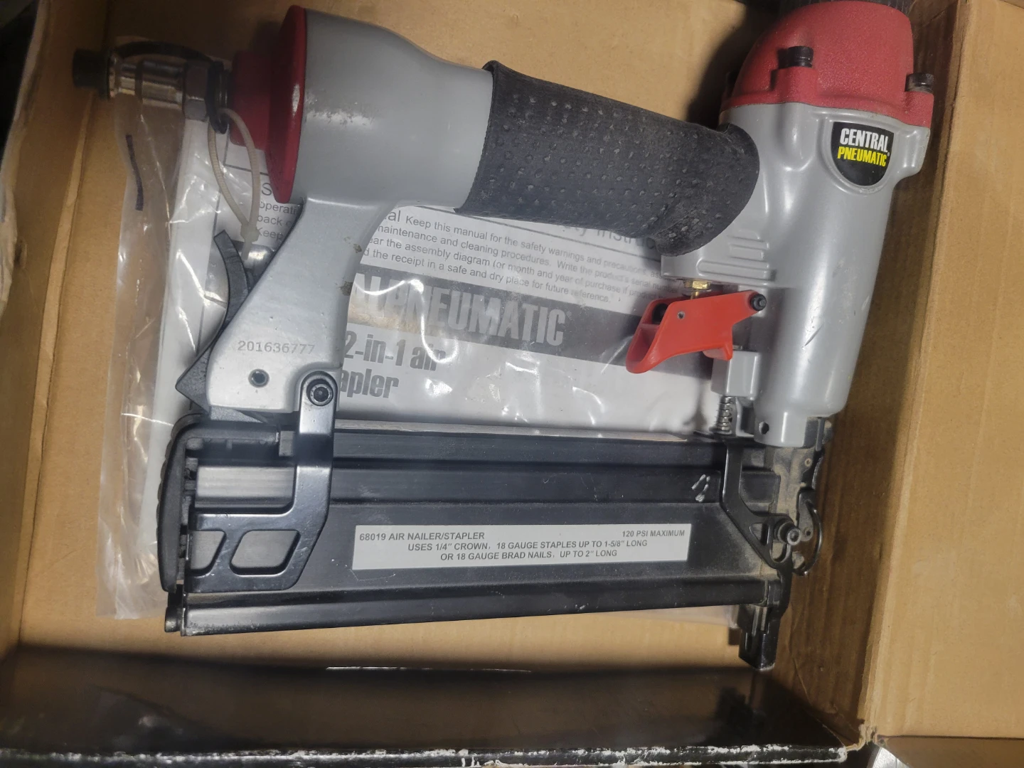 CENTRAL PNEUMATIC 18 Gauge 2-in-1 Air Nailer/Stapler