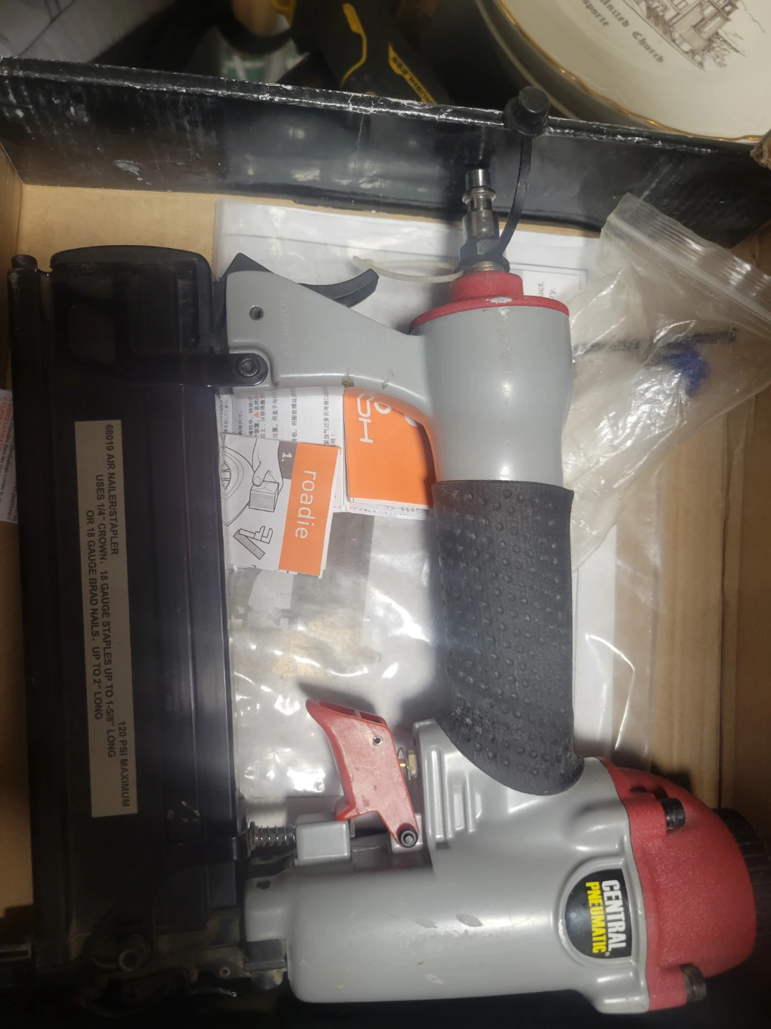 CENTRAL PNEUMATIC 18 Gauge 2-in-1 Air Nailer/Stapler - photo 3