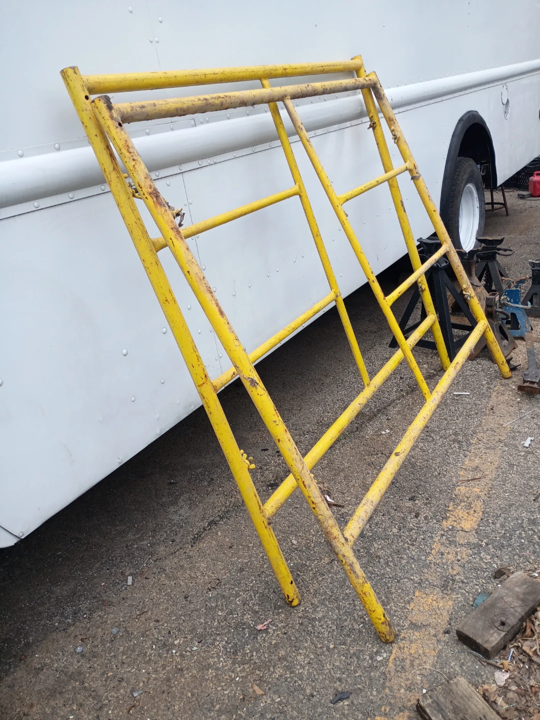 Yellow Metal Scaffolding Frame - photo 2